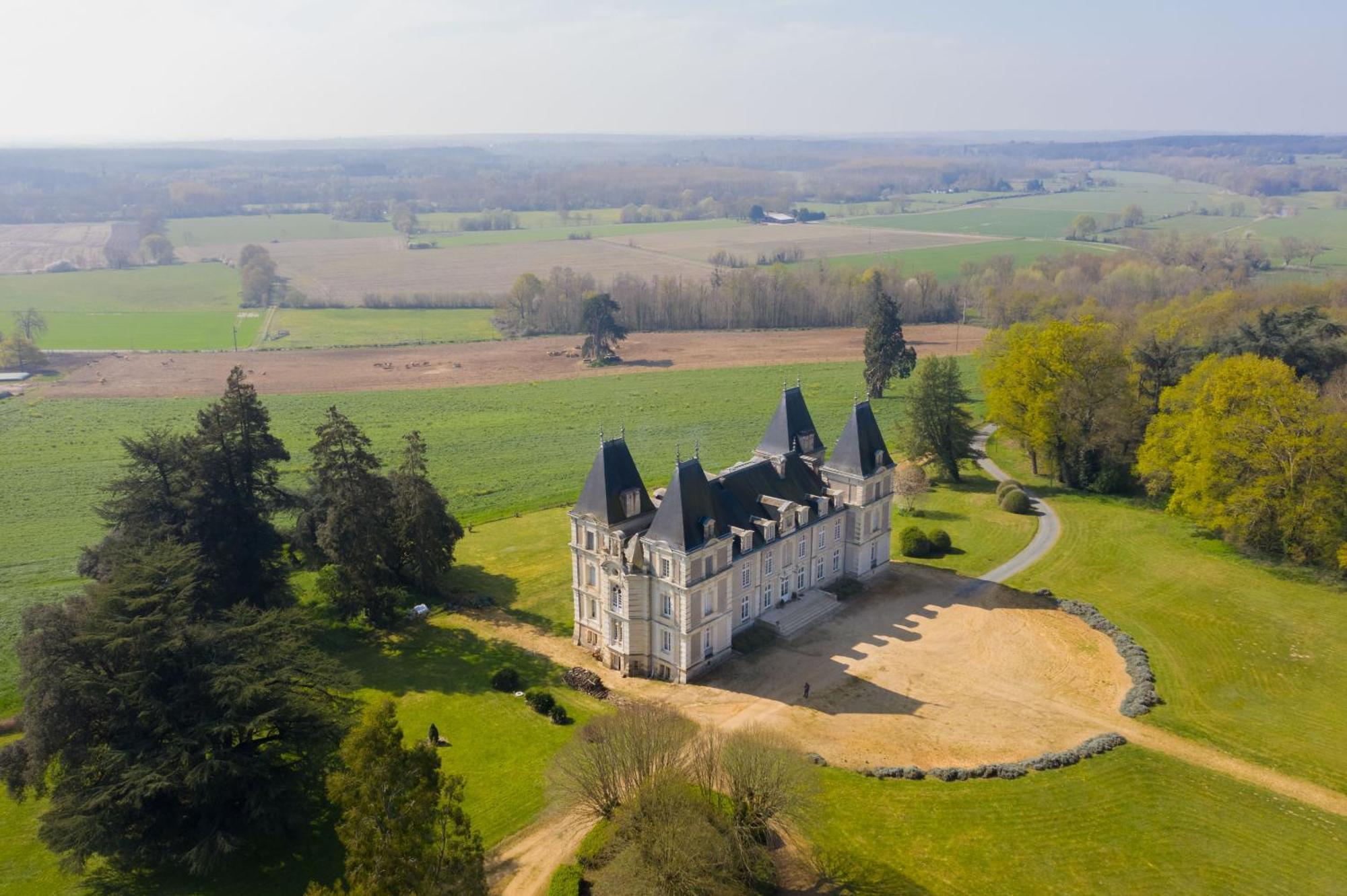 Chateau La Bainerie Tierce Exterior photo